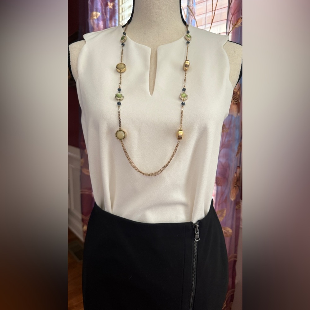 New Sleeveless top with light stretch Size S Brand New Ann Taylor